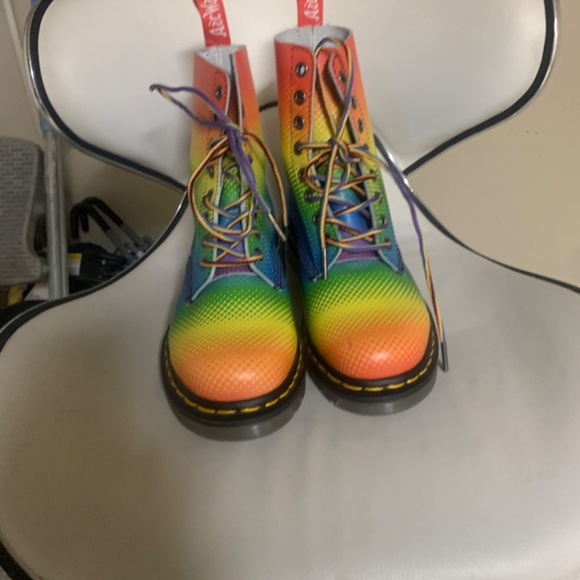 Dr Marten rainbow pride pascal - Picture 3 of 5